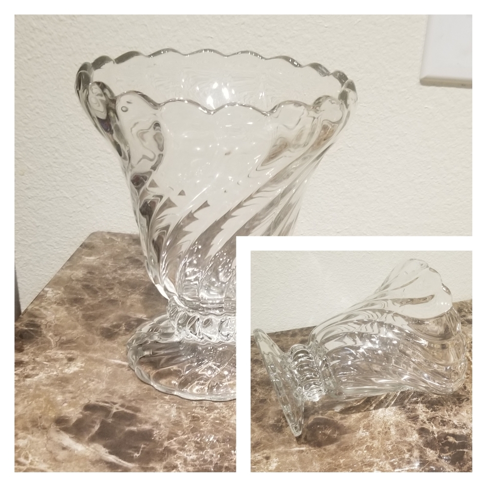 Euc Vtg Gorgeous crystal vase